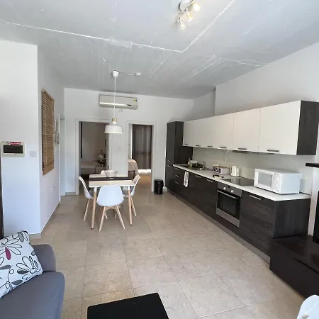 Апартаменты St Julians Smart 2 Bedroom Сент Джулианс