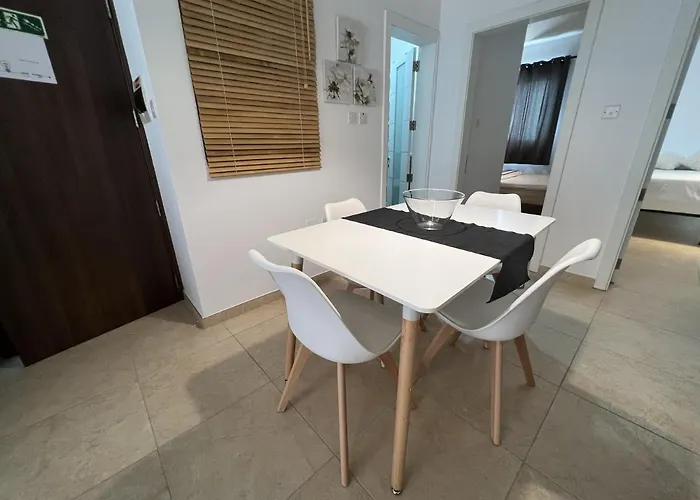 Апартаменты St Julians Smart 2 Bedroom Сент Джулианс