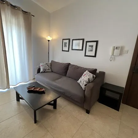 St Julians Smart 2 Bedroom * San Giuliano